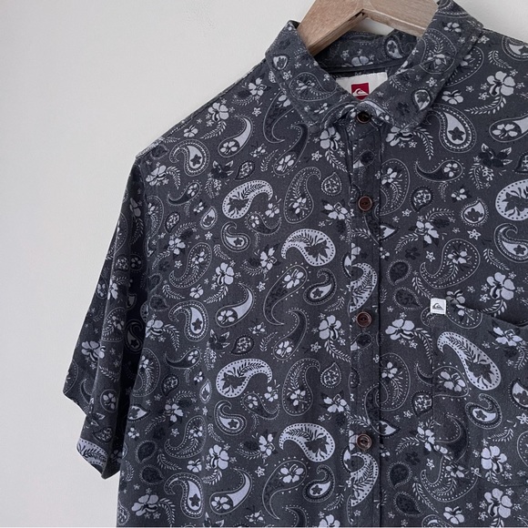 Quicksilver Paisley Button up Short Sleeve Shirt, Size Small - Picture 2 of 7